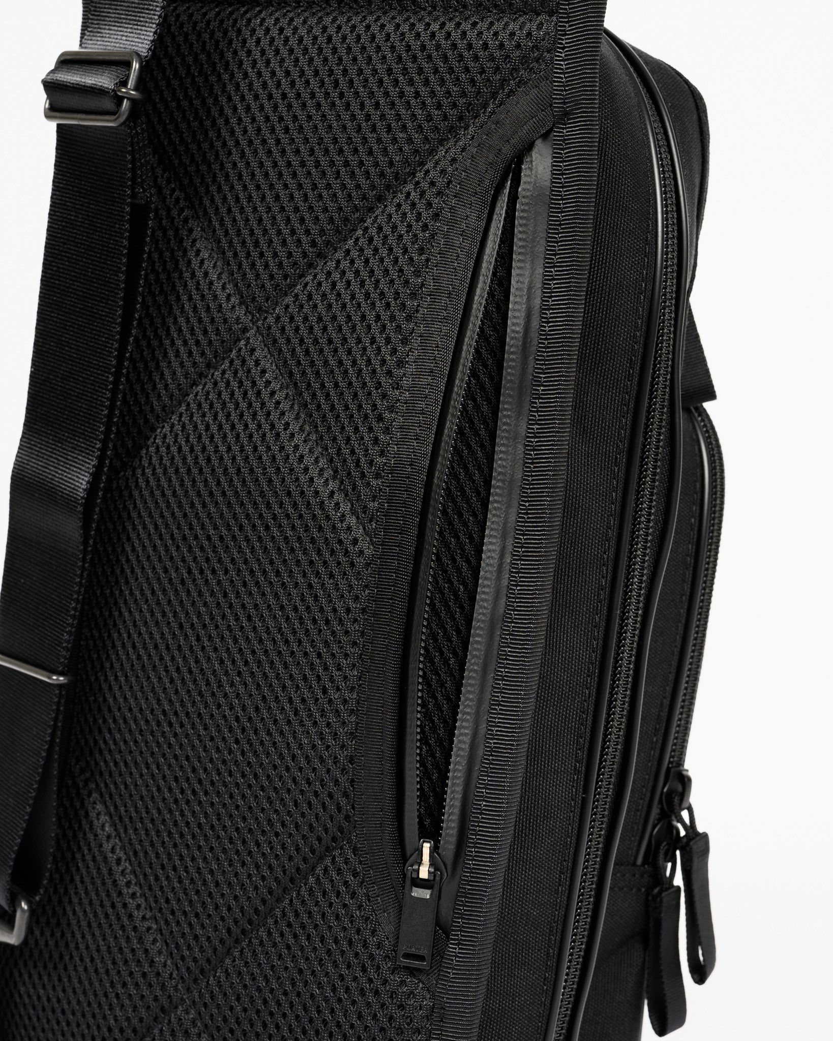 PORTER 吉田カバン HYBRID SLING SHOULDER BAG HYBRID(ハイブリッド) SLING SHOULDER BAG | 吉田カバンホームページ