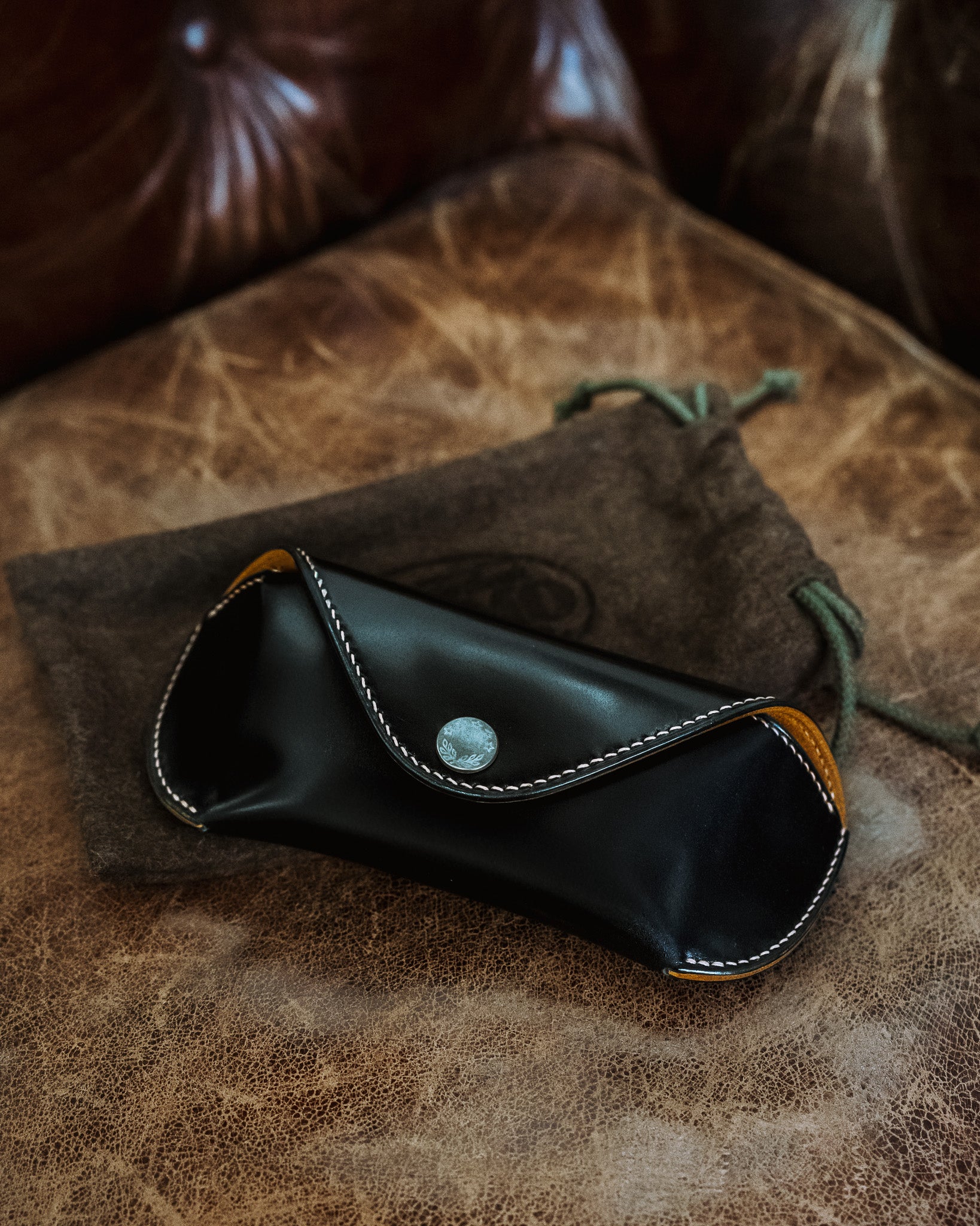 Gizemo Leathers Shell Cordovan Glasses Case - Black